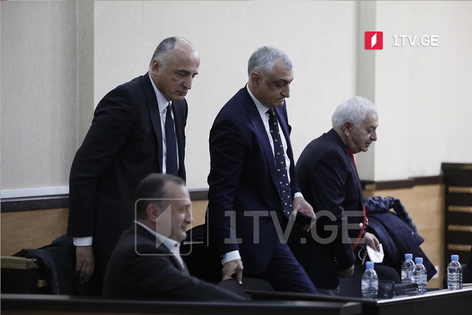Суд признал Мамуку Хазарадзе, Бадри Джапаридзе и Автандила Церетели виновными, но не приговорил их к тюремному заключению в связи с истечением срока давности дела