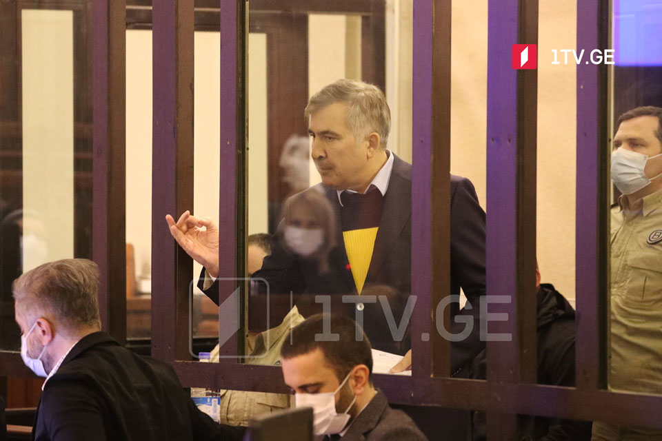Михаил Саакашвили - Вы такой же суд, как я астронавт, этот флаг, который позади вас, создан мною, стул, на котором вы сидите, поставлен мною