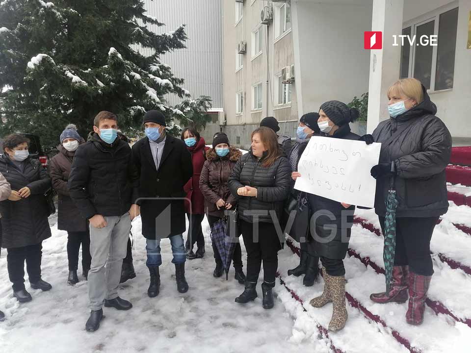 Սոցիալական ծառայության գործակալության աշխատակիցները Բաթումիում ցույց են անցկացրել՝ պահանջելով բարձրացնել աշխատավարձերը