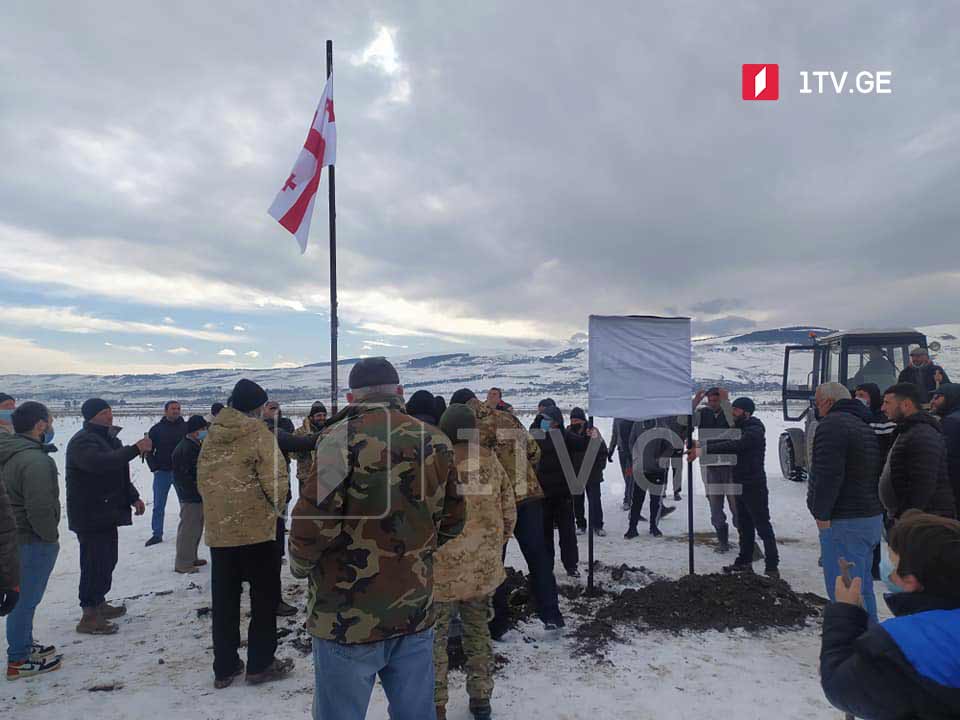 Zeğduleti kəndində yerli əhali torpaqların özgəninkiləşdirilməsi ilə əlaqədar aksiya keçirir