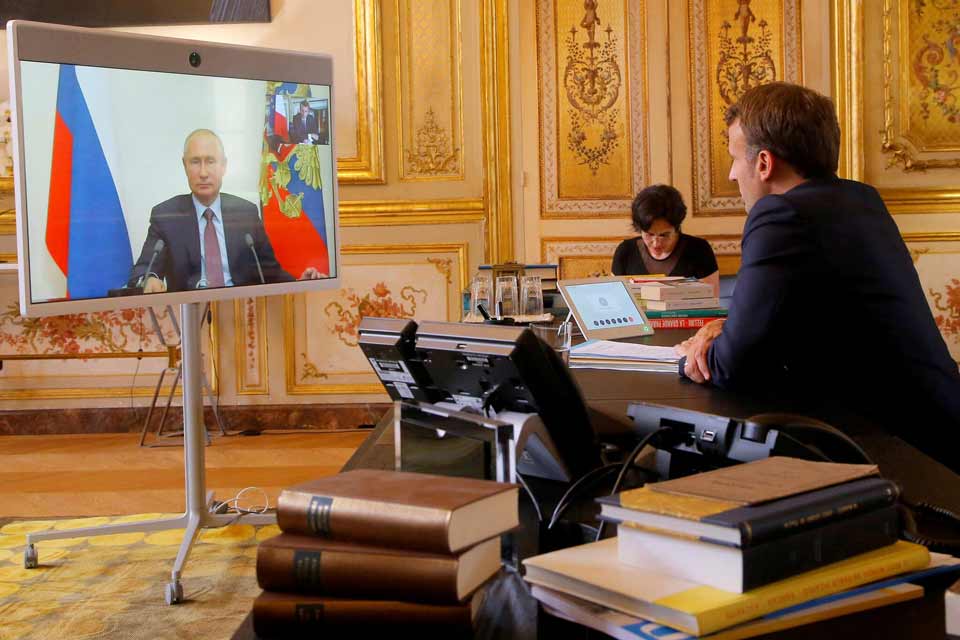 Между Владимиром Путиным и Эмманюэлем Макроном состоялся телефонный разговор