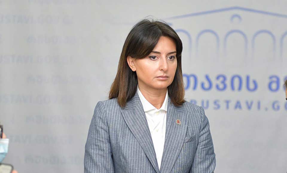 Նինո Լացաբիձե - Երբ մենք խոսում ենք քաղաքի զարգացման մասին, մի փոքր ամոթալի է բարձրացնել ընդդիմադիր քաղաքային խորհրդի կողմից վարագույրների, շերտավարագույրների և պրեմիումային նպաստների գնման հարցը: