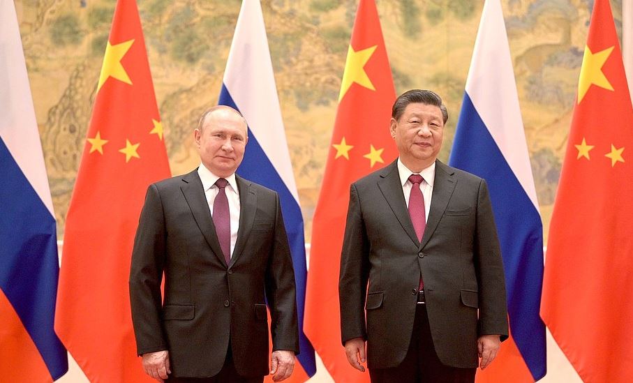 Кремль распространил совместное заявление Владимира Путина и Си Цзиньпина, в котором говорится, что Россия и Китай выступают против «цветных революций» и расширения НАТО
