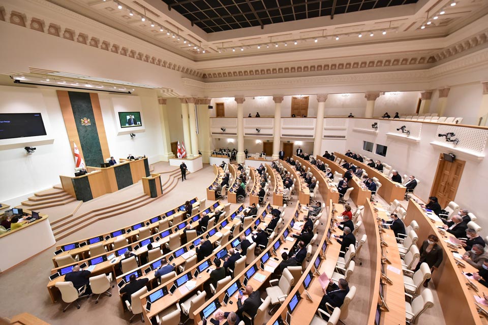 Georgian politicians lambast call for special parliamentary session