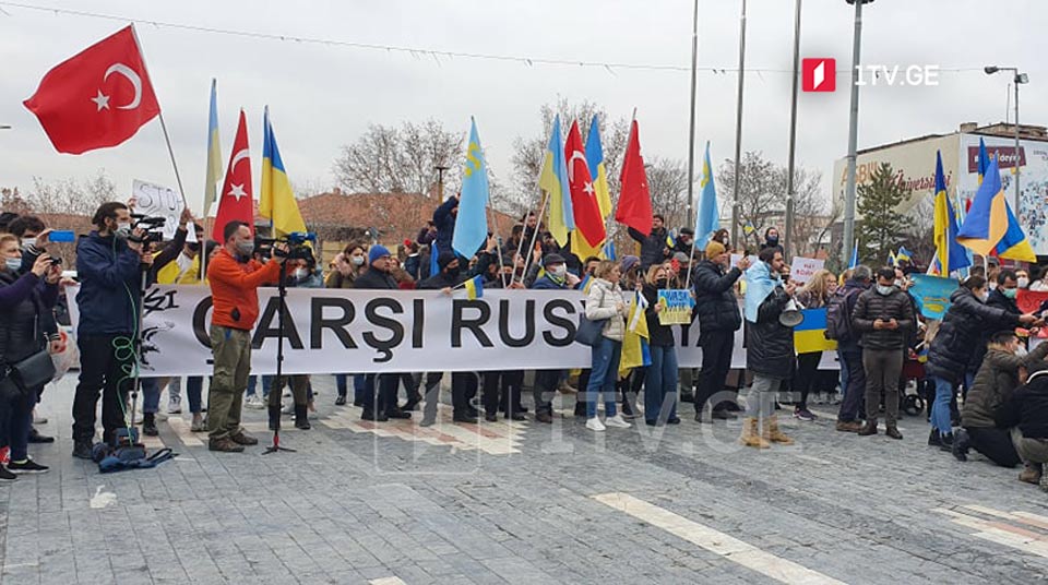 Акции в поддержку Украины проходят в разных городах Турции