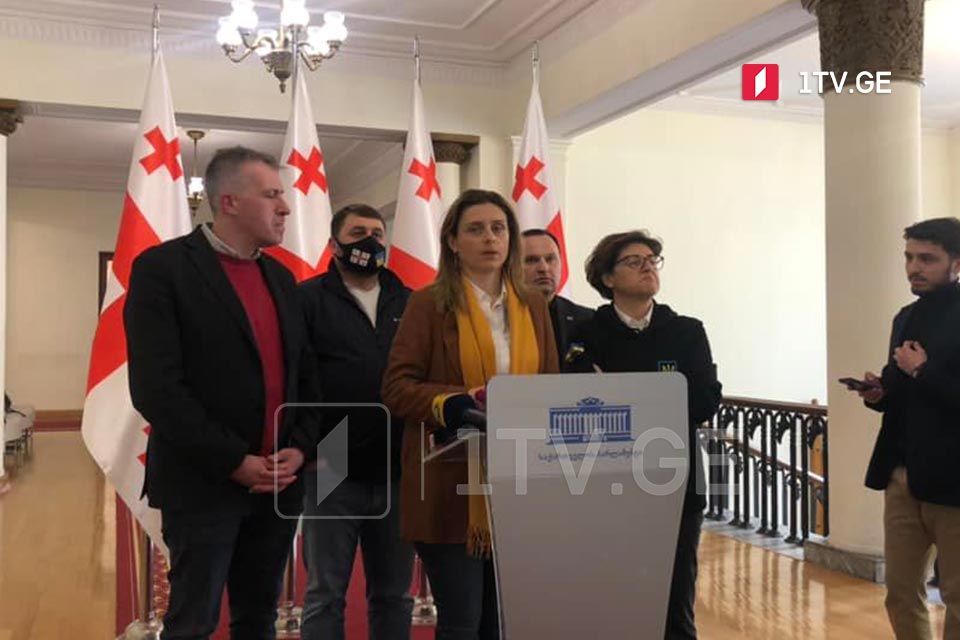 Оппозиционная фракция грузинского парламента призывает Комиссию по коммуникациям прекратить вещание российских пропагандистских каналов