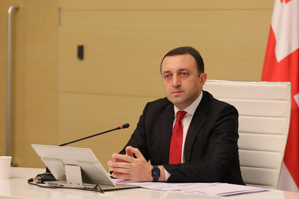 Ираклий Гарибашвили поговорил по телефону с еврокомиссаром Оливером Вархели