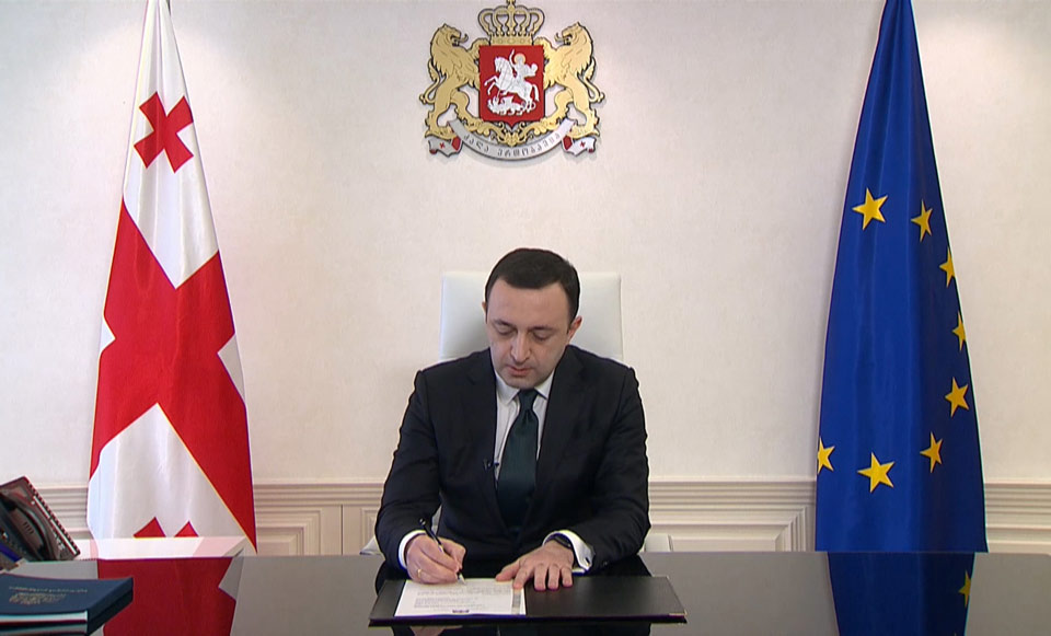 Georgian PM signs application to join EU 