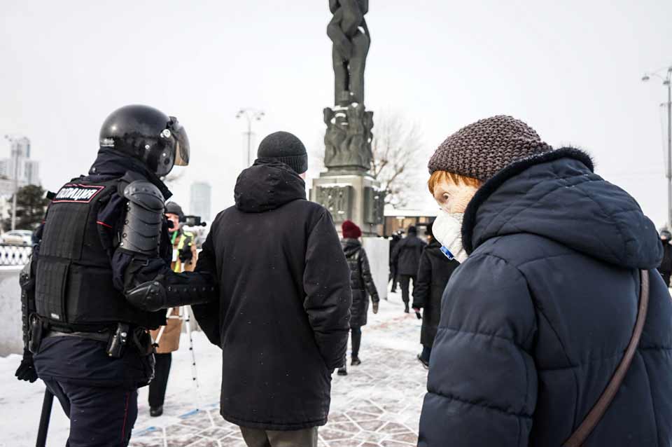 Reuters - В России на антивоенных акциях задержали более 4300 человек