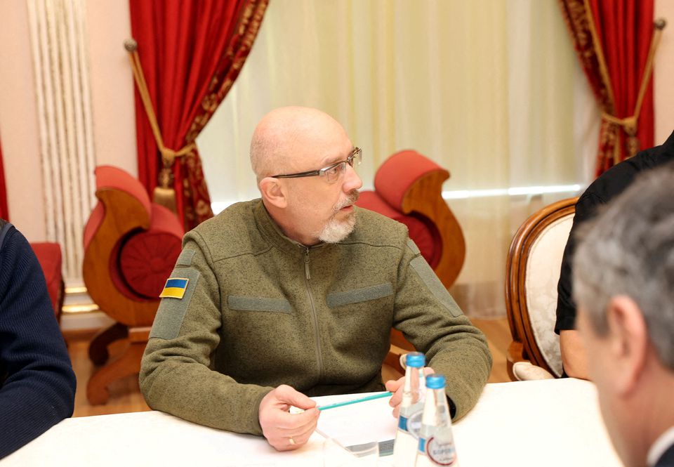 Министр обороны Украины призвал депутатов Европарламента признать Владимира Путина военным преступником