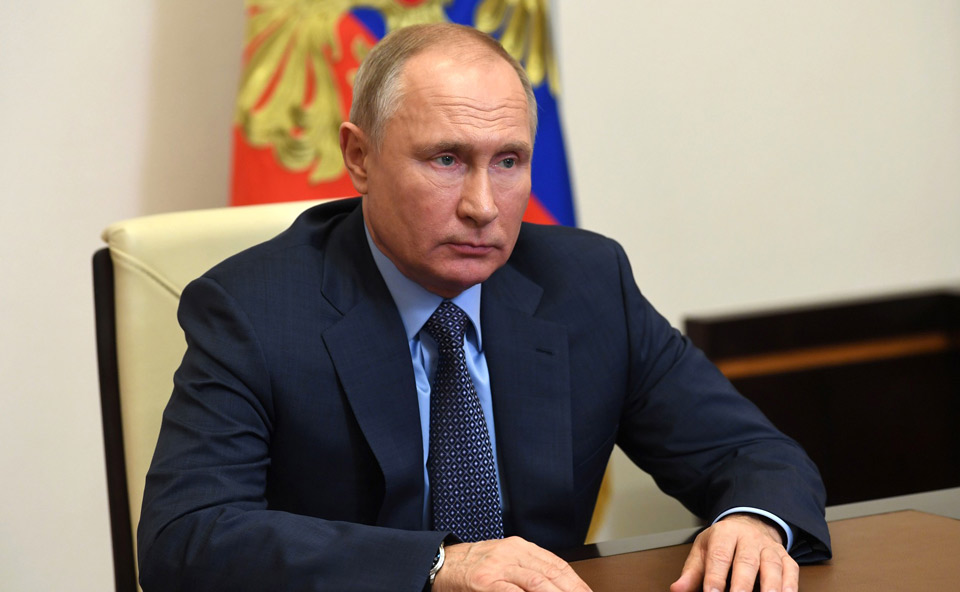 «Би-би-си» — Владимир Путин заявил, что огонь в направлении Мариуполя прекратится только тогда, когда сдадутся украинские военные