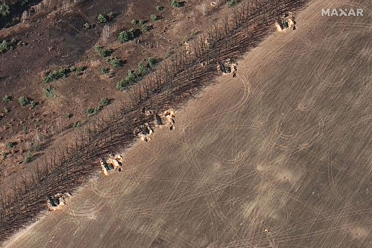 «CNN»-ը արբանյակային լուսանկարների հիման վրա տեղեկատվություն է տարածում այն ​​մասին, որ ռուս զինվորականները խրամատներ են փորում Կիևի մոտ