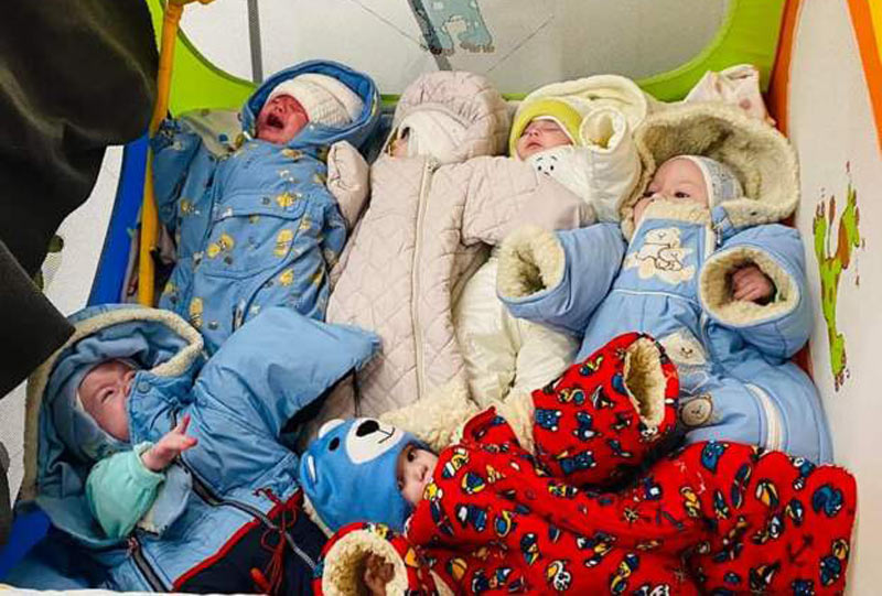 По информации украинских властей, из детского дома города Сумы удалось эвакуировать 71 ребенка