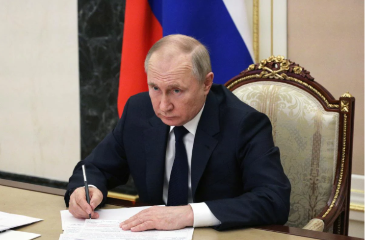 Владимир Путин издал указ о проведении учений с применением тактического ядерного оружия