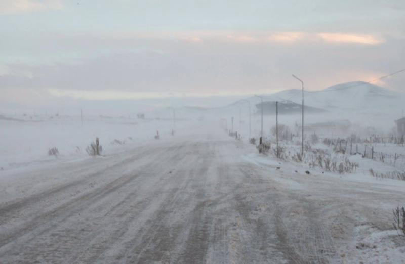 Saqareco-Udabno-David Qareci Monastrı avtomobil yolunun km30-km40 hissəsində avtonəqliyyatın hərəkəti qadağandır