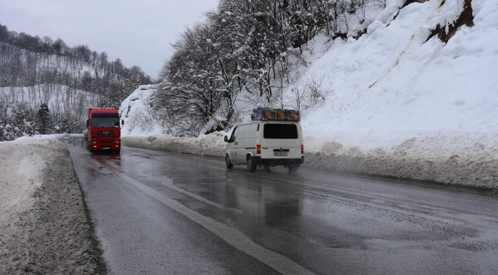 Tbilisi-Manqlisi avtomobil yolunda minik avtomobilinin hərəkəti bərpa olundu