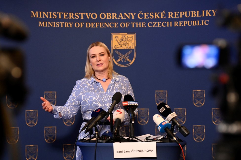 Министр обороны Чехии - Очень жаль, что для венгерских политиков дешевая российская нефть важнее украинской крови