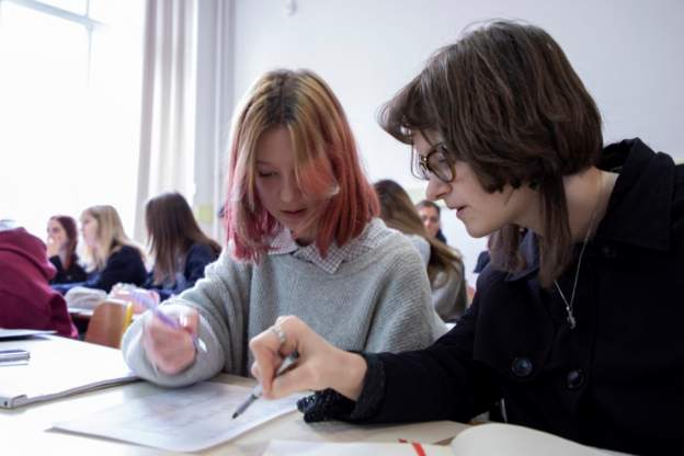 С сегодняшнего дня в школах Киева возобновится обучение в дистанционном режиме