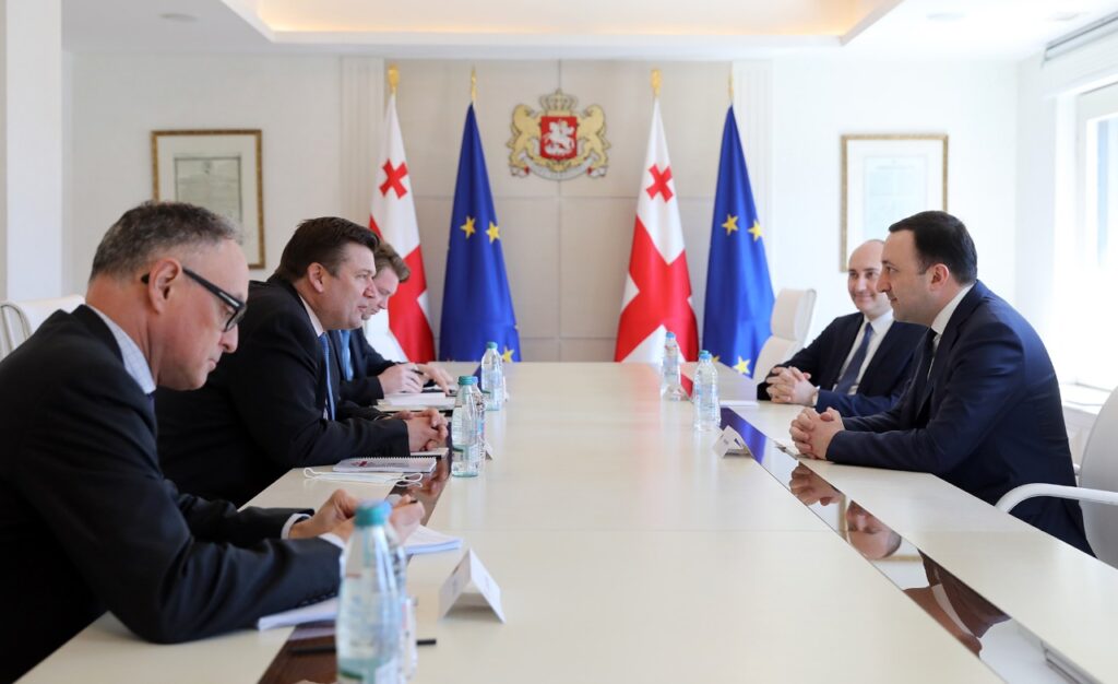 Ираклий Гарибашвили встретился с министром вооруженных сил Великобритании и Северной Ирландии