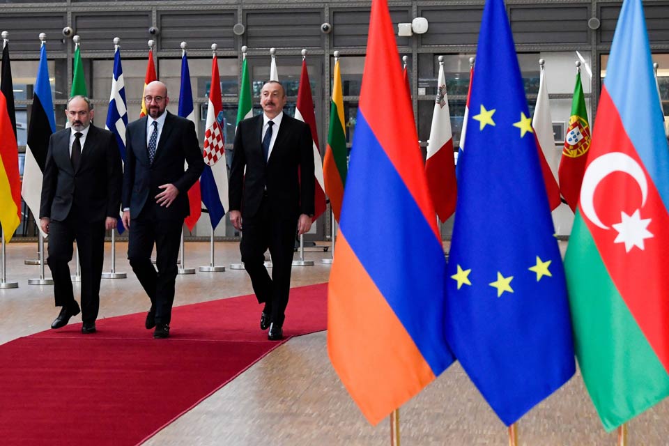 Шарль Мишель распространил заявление о встрече с лидерами Азербайджана и Армении