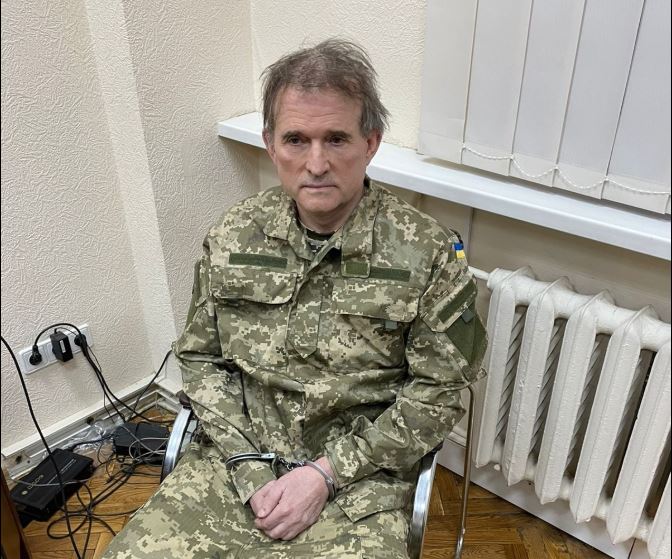 По информации Владимира Зеленского, в результате спецоперации в Украине задержан Виктор Медведчук