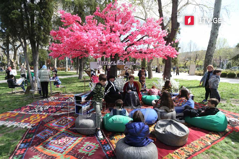 В парке Деда Эна проходят мероприятия, посвященные Дню грузинского языка [фото, видео]