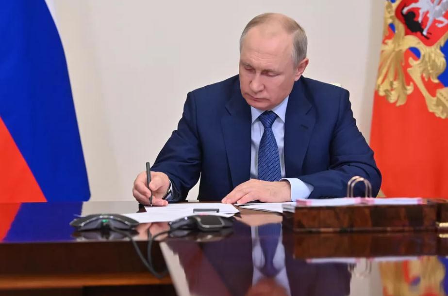 Vladimir Putin Avropa İttifaqı ölkələri üçün viza rejiminin sadələşdirilməsini qadağan edən qanunu imzaladı