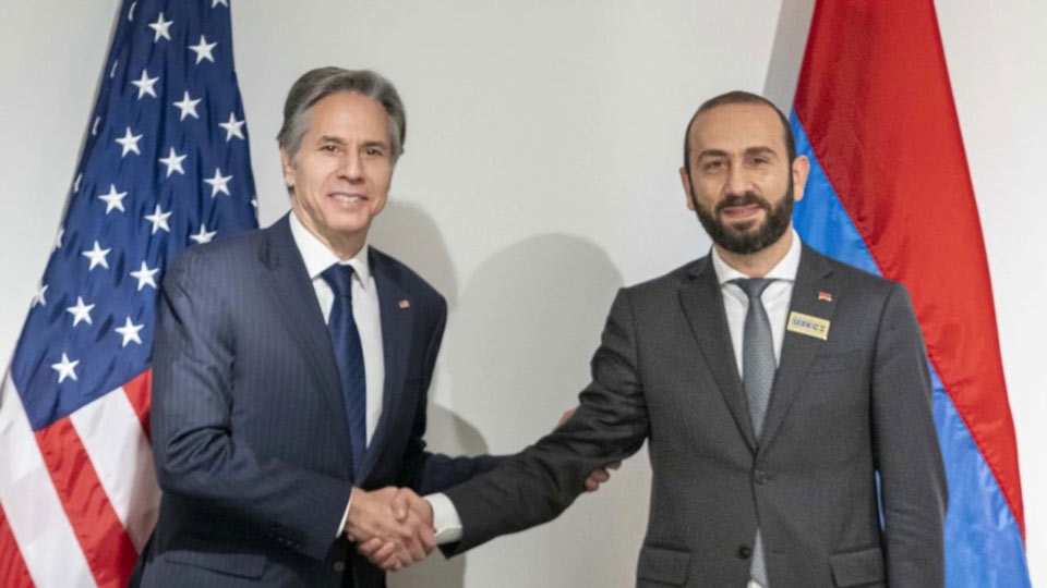 ABŞ dövlət katibi Vaşinqtonda Ermənistanın xarici işlər naziri ilə görüşüb