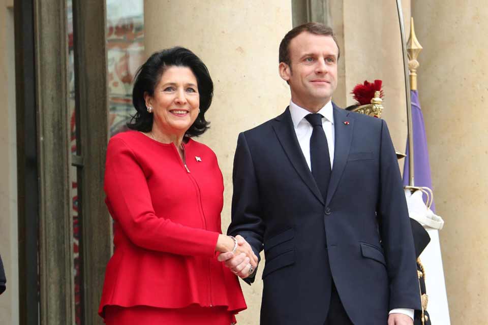 Саломе Зурабишвили поздравила Эммануэля Макрона с переизбранием на пост президента Франции