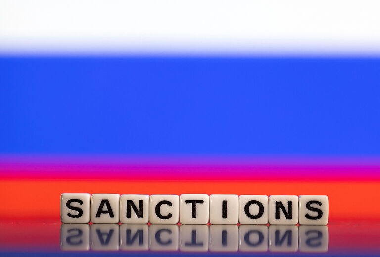 Associated Press - Российские бизнесмены хотят, чтобы в отношении них сняли санкции в обмен на помощь Украине