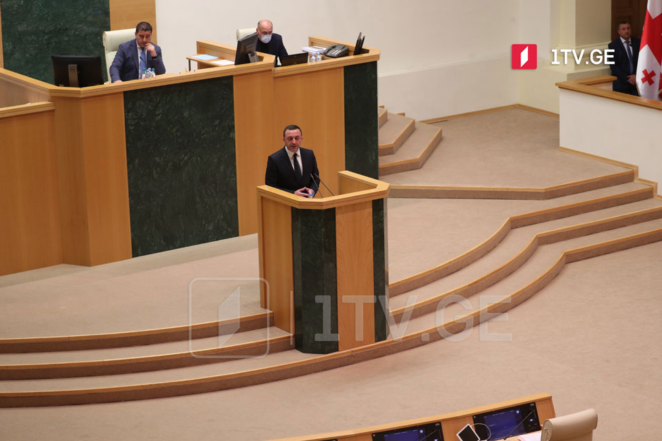 İrakli Ğaribaşvili - Mənə məlumat verdilər ki, bizim müxalifət Kurkumal Uayta kömək etmək üçün parlament zalından qaçıb