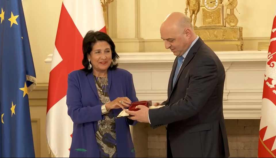 Саломе Зурабишвили наградила сотрудников дипломатических миссий Грузии в Украине Орденом Чести