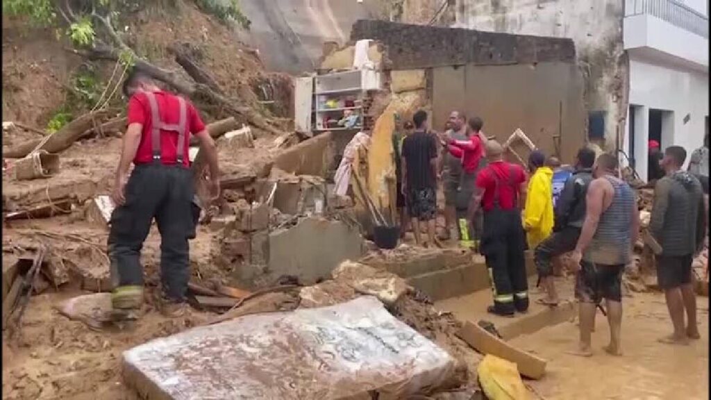Braziliyada daşqınlar azı 35 nəfərin həyatına son qoydu