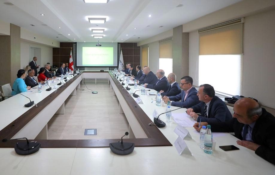 Կառավարության անդամները և Համաշխարհային բանկի ներկայացուցիչները քննարկել են Վրաստանի համար մշակված տնտեսական հուշագիրը