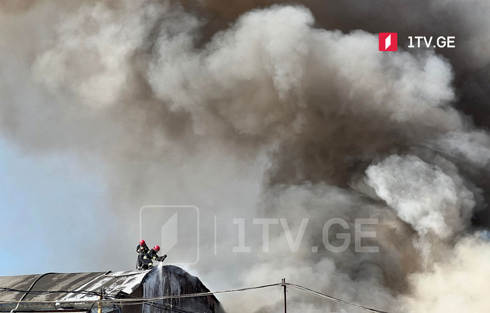 Пожар на рынке автозапчастей в Исани локализован [фото]
