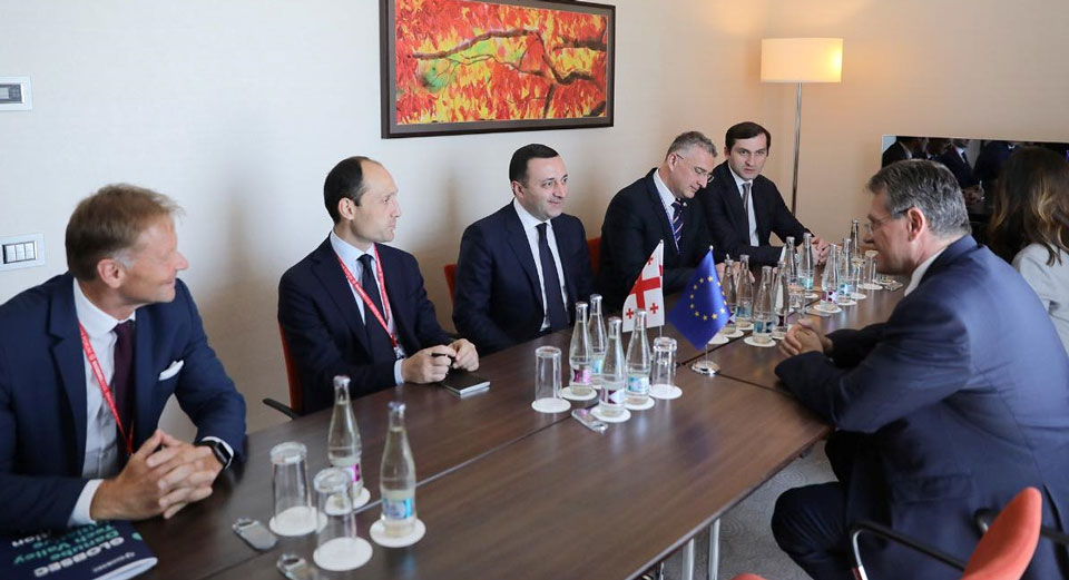 PM, EC Vice-President, meet at GLOBSEC