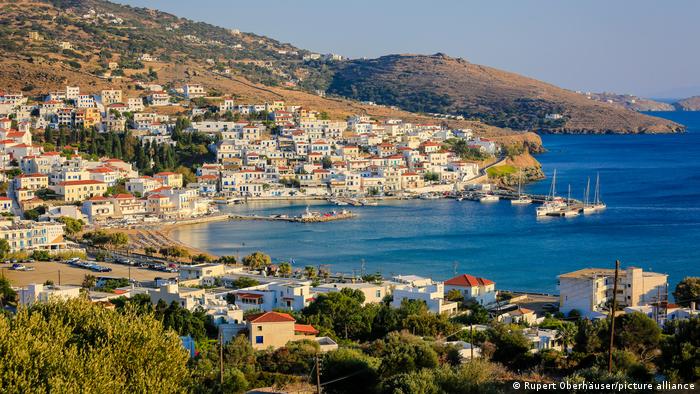 Greece suspends issuing visas to Russians