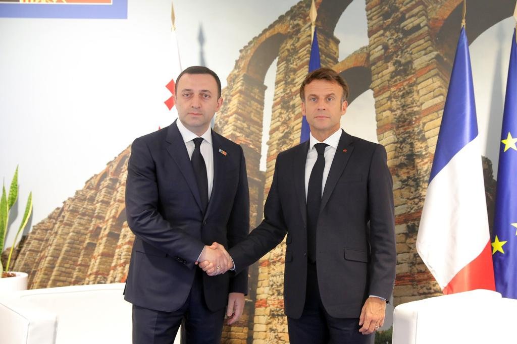 PM meets French President