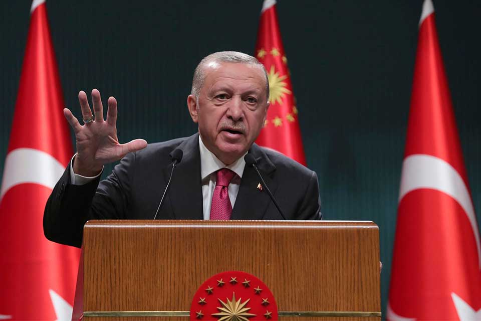 Rəcəb Tayyib Ərdoğan bəyan edir ki, İsveç 73 terrorçunu Türkiyəyə təhvil verəcəyini vəd etdi