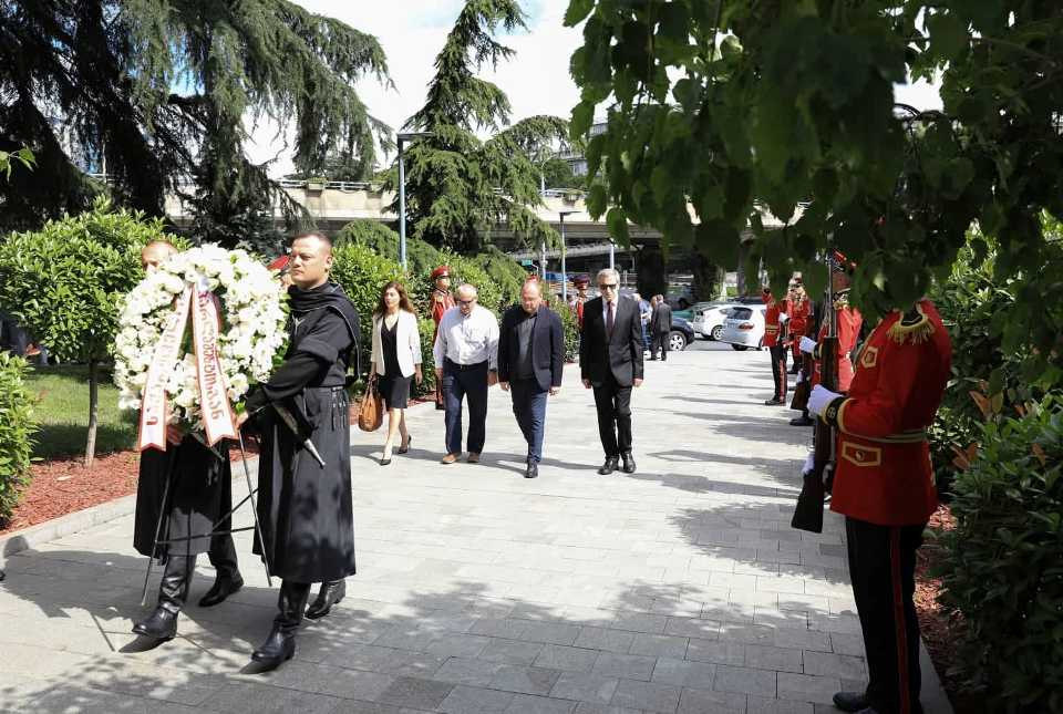 Члены парламентского Комитета по обороне и безопасности почтили память героев, погибших в боях за Тамыш