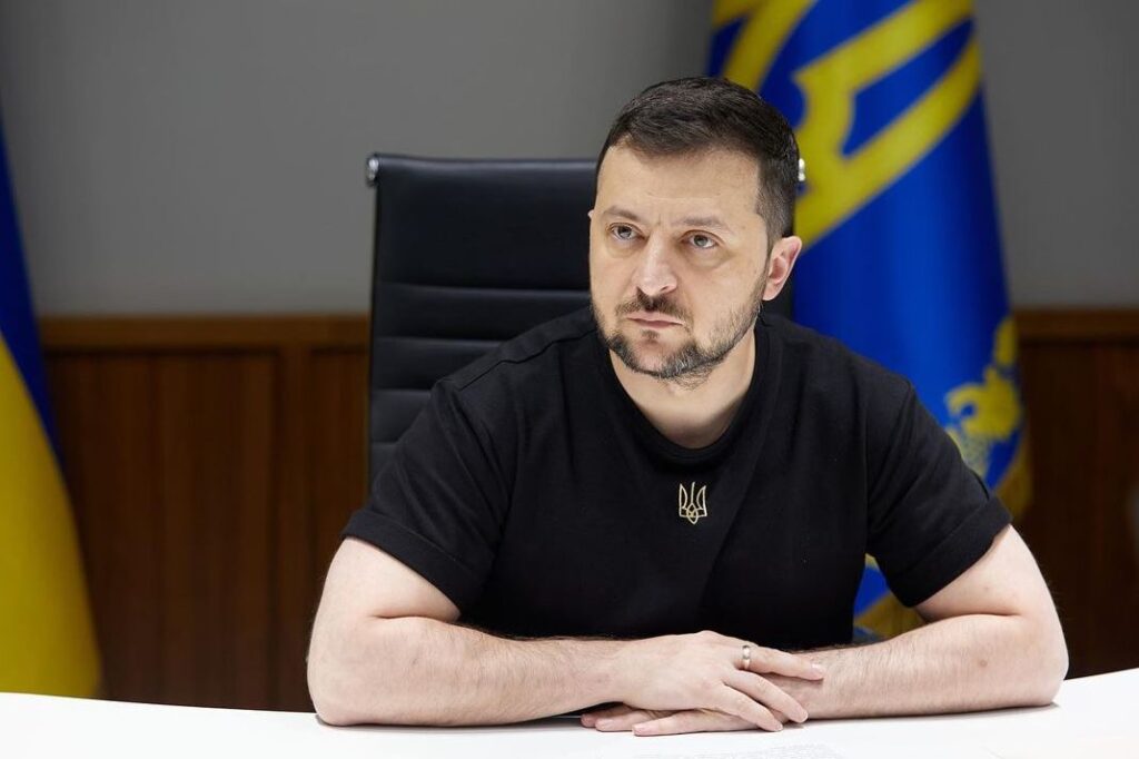 Владимир Зеленский - Все, кто отдает и выполняет приказы бомбить украинские города, будут найдены и привлечены к ответственности