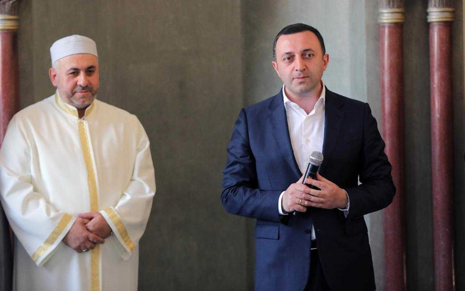 Ираклий Гарибашвили поздравил мусульман в тбилисской Джума-мечети с праздником Курбан-байрам