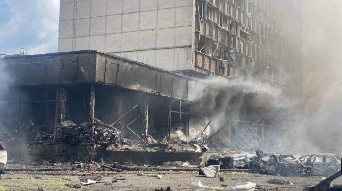 По последним данным, в результате ракетного обстрела украинского города Винница погибли 22 мирных жителя