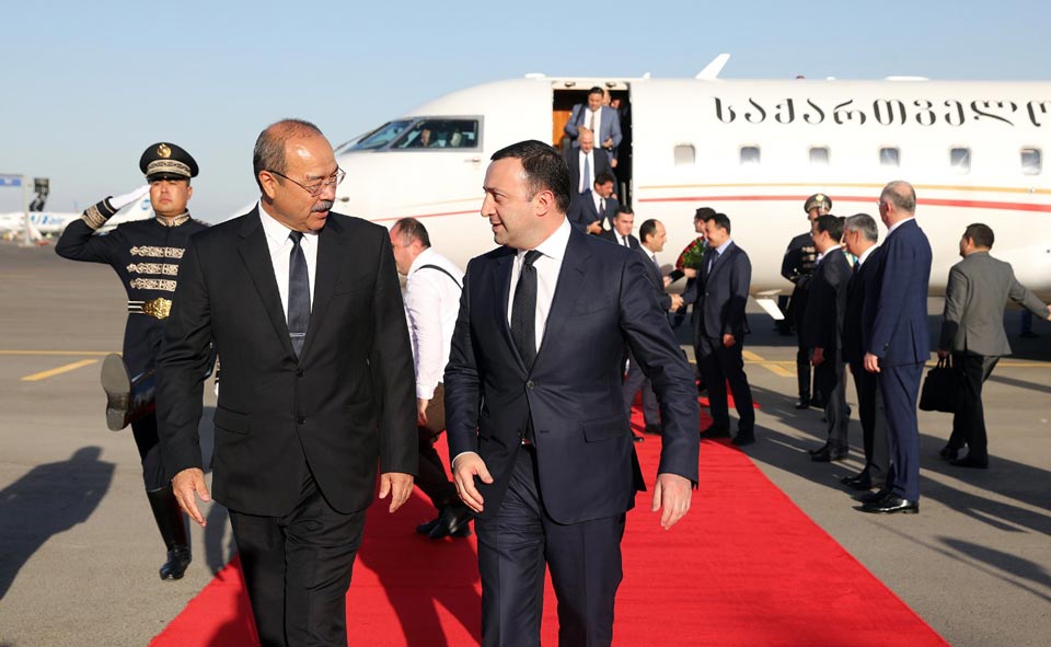Аҧыза-министр Иракли Ҕарибашвили Узбекистантәи ареспубликаҿы ивизит иалагеит