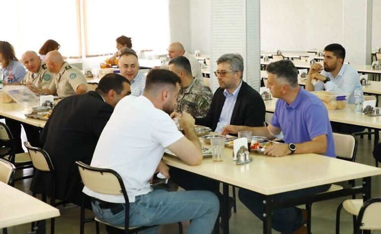 Հասարակական կազմակերպությունների ներկայացուցիչները ծանոթացել են վրացական բանակի սննդի չափաբաժինին
