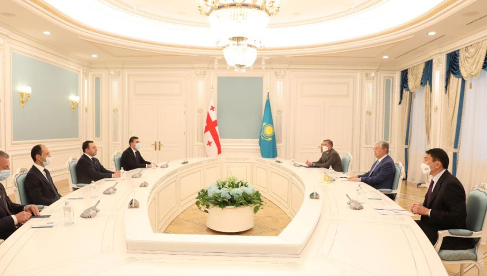Қырҭтәыла аԥыза-министр Казахстан ахада диԥылеит