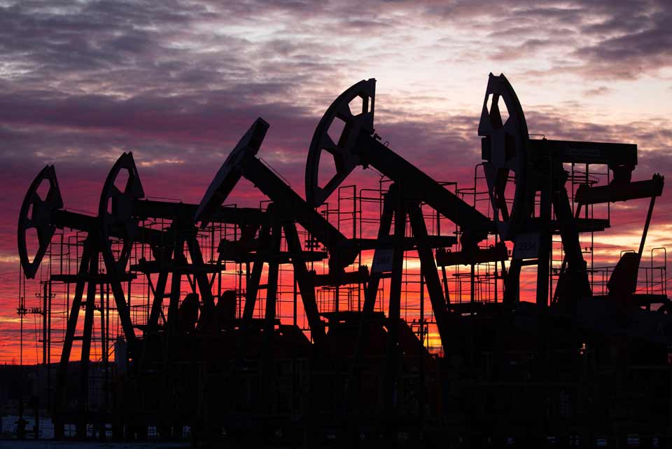Bloomberg - Россия экспортирует нефть в обход западных санкций