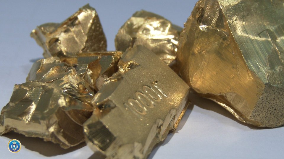 Следственная служба выявила факт нарушения правил, связанных с вывозом драгоценных металлов в особо крупном размере