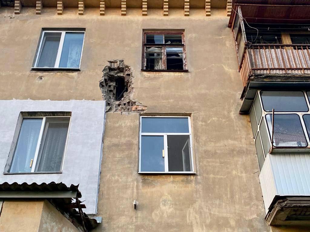 Ukrayna mediasının məlumatına görə, rus işğalçıları Dnepropetrovsk vilayətinin Nikopol rayonuna hücum həyata keçirdilər, nəticədə 11 nəfər həlak oldu