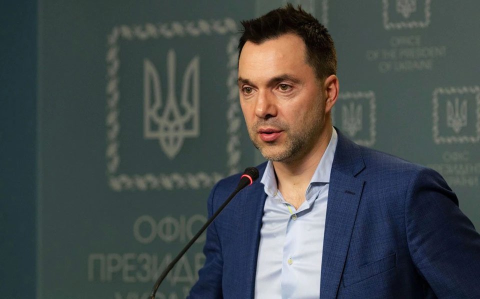 Aleksey Arestoviç - Rusiya strateji dalandadır, onlar arxa istiqamətilə irəliləyirlər